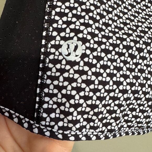 Lululemon Real Quick Short *Perforated 3.5" size 8 - Picture 6 of 8